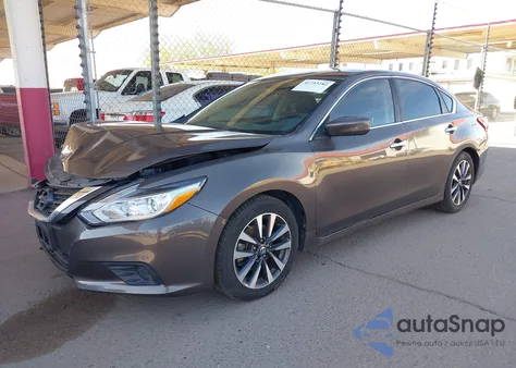 2017 Nissan Altima 2.5 z USA, uszkodzony, nr VIN 1N4AL3AP7HC182241